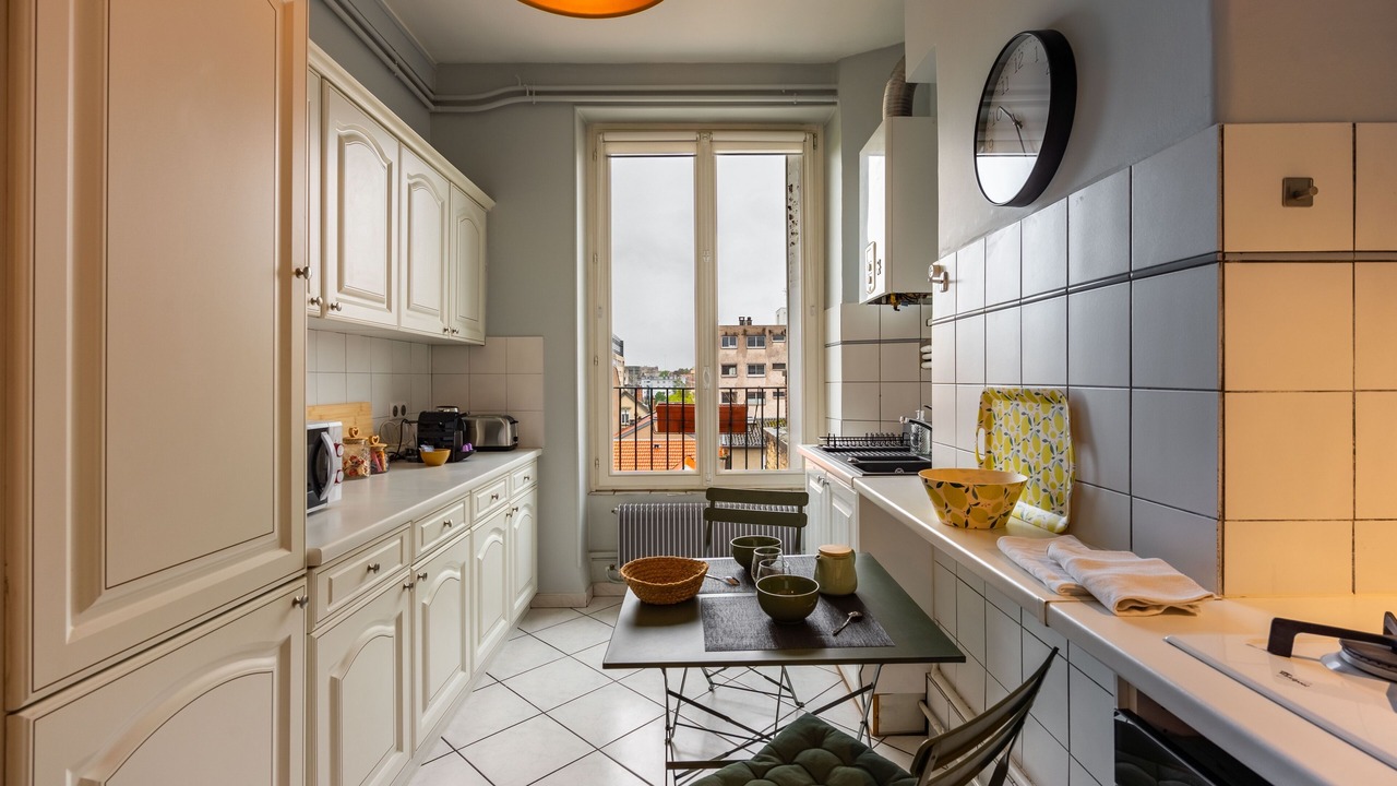 Photo of Kitchen in Poincare - Foch - Anatole France - Croix de Bourgogne