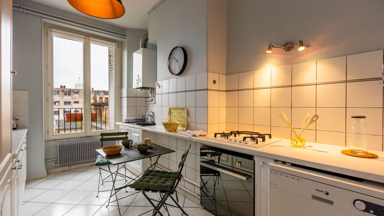 Photo of Kitchen in Poincare - Foch - Anatole France - Croix de Bourgogne