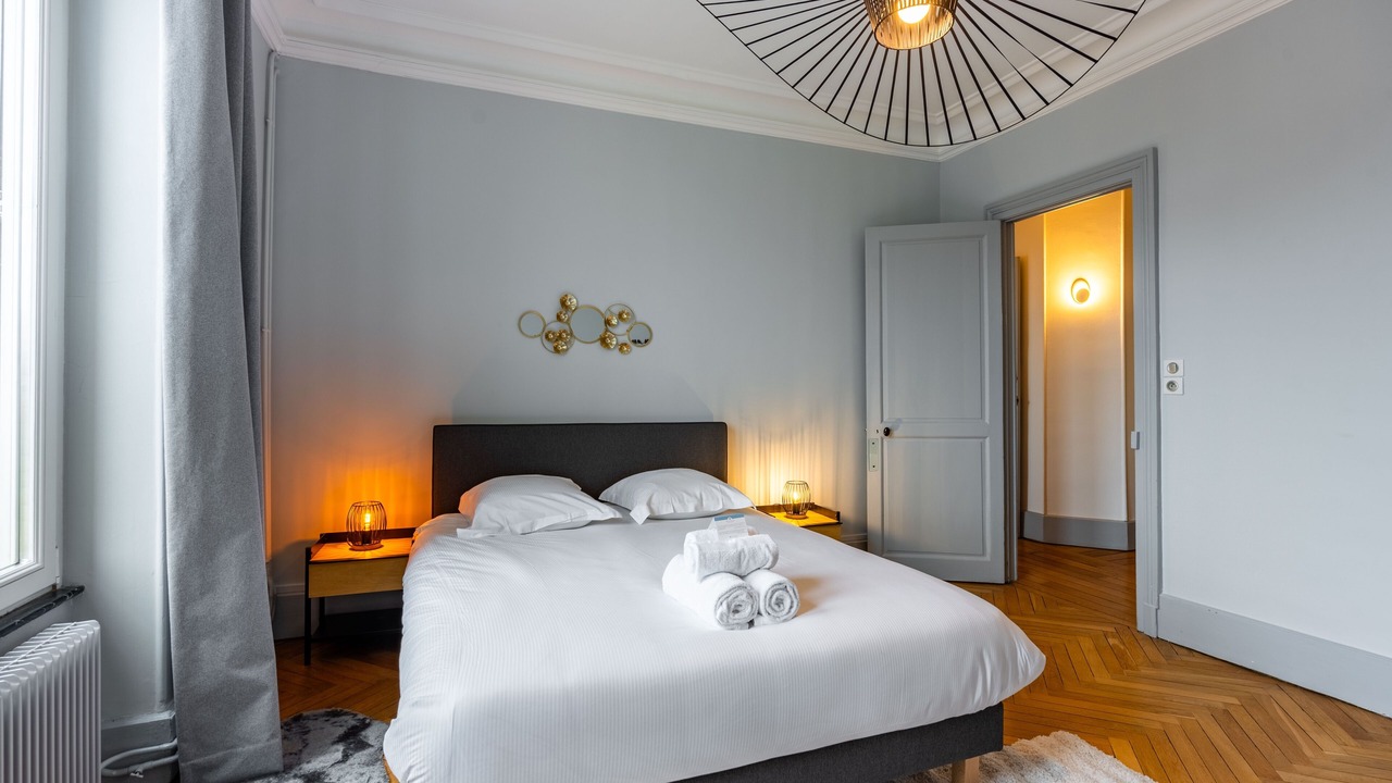 Photo of Bedroom in Poincare - Foch - Anatole France - Croix de Bourgogne