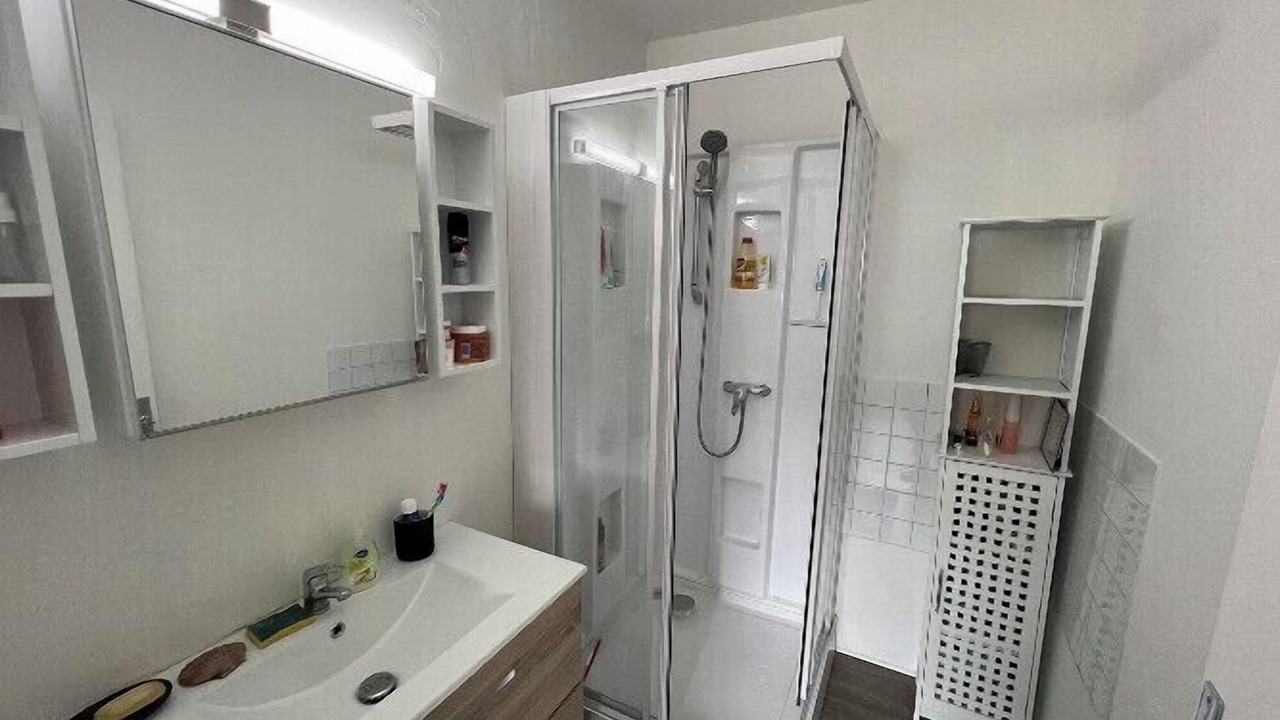 Photo of Bathroom in La Madeleine-Bellevue