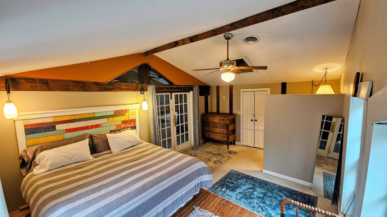 Photo of Bedroom in Court House