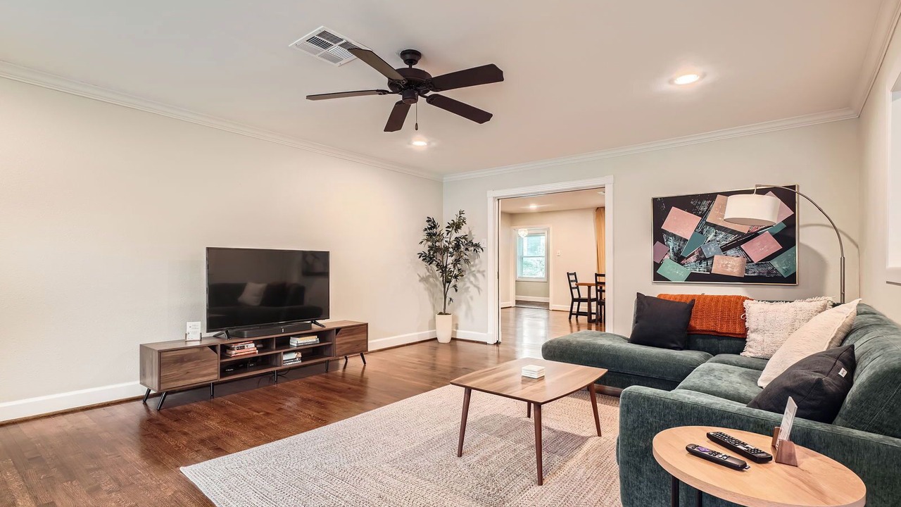Photo of Livingroom in Braeswood Place