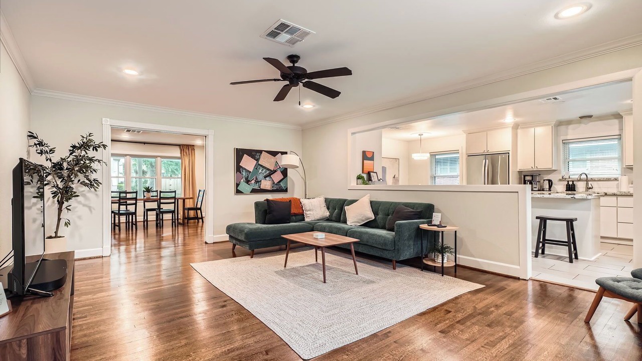 Photo of Livingroom in Braeswood Place