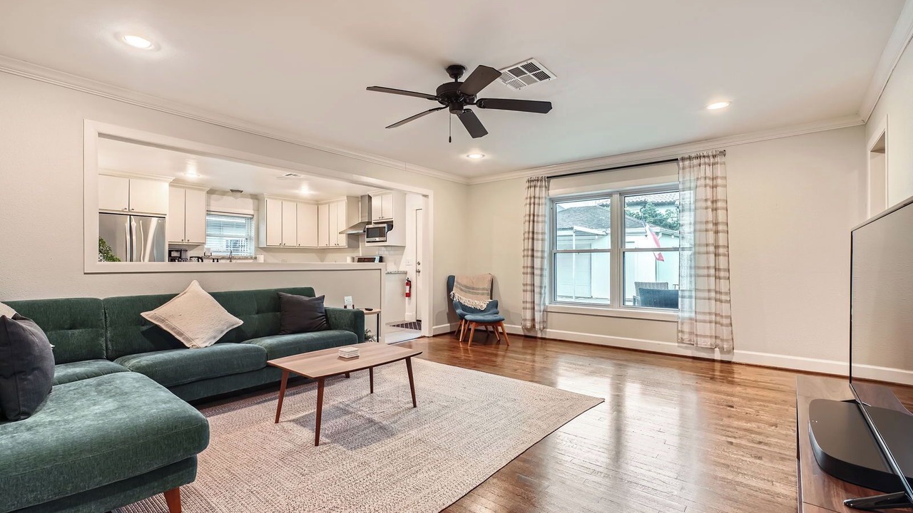 Photo of Livingroom in Braeswood Place