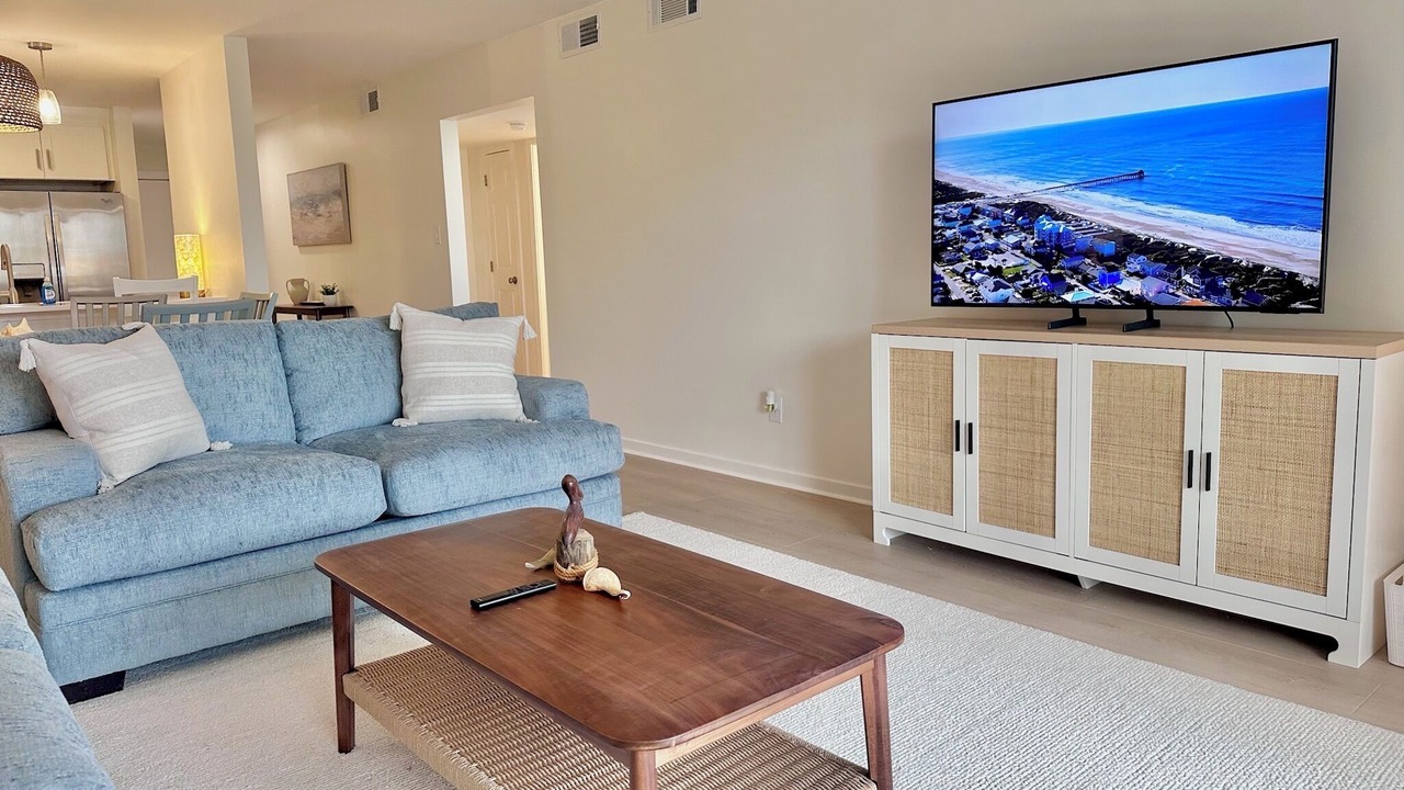 Photo of Livingroom in Pine Knoll Shores