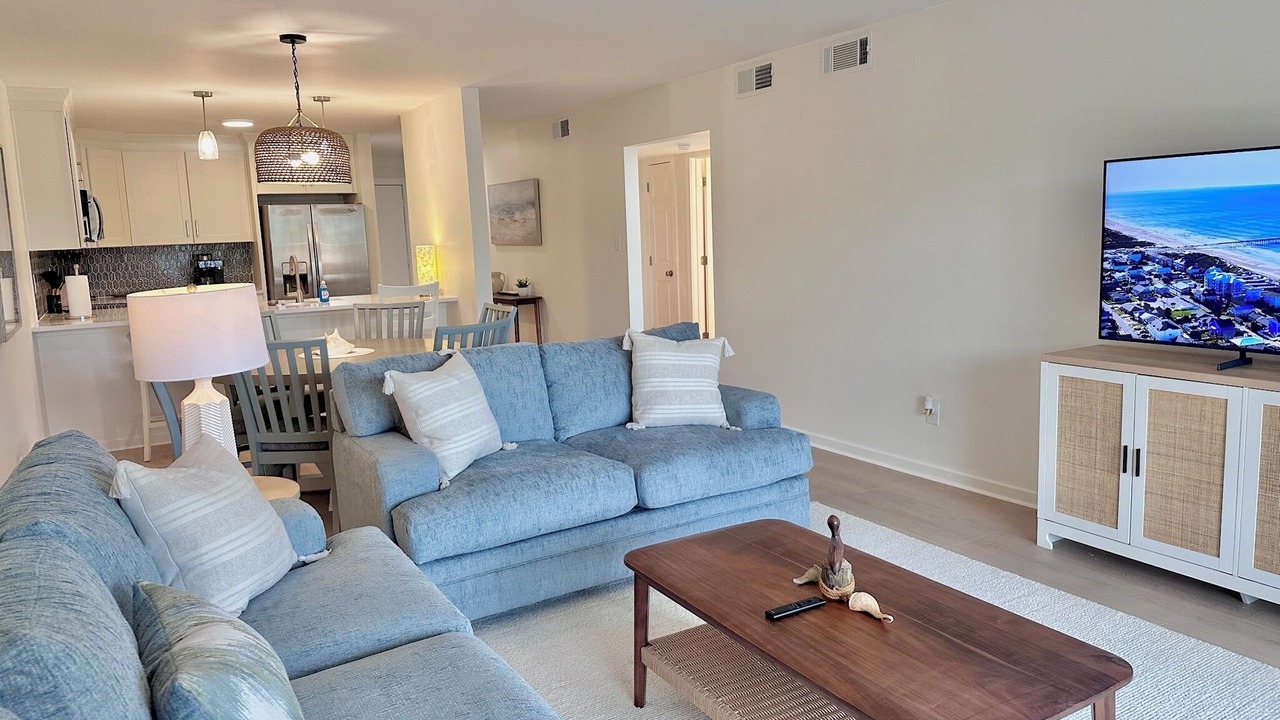 Photo of Livingroom in Pine Knoll Shores