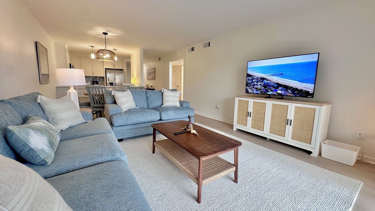 Photo of Livingroom in Pine Knoll Shores