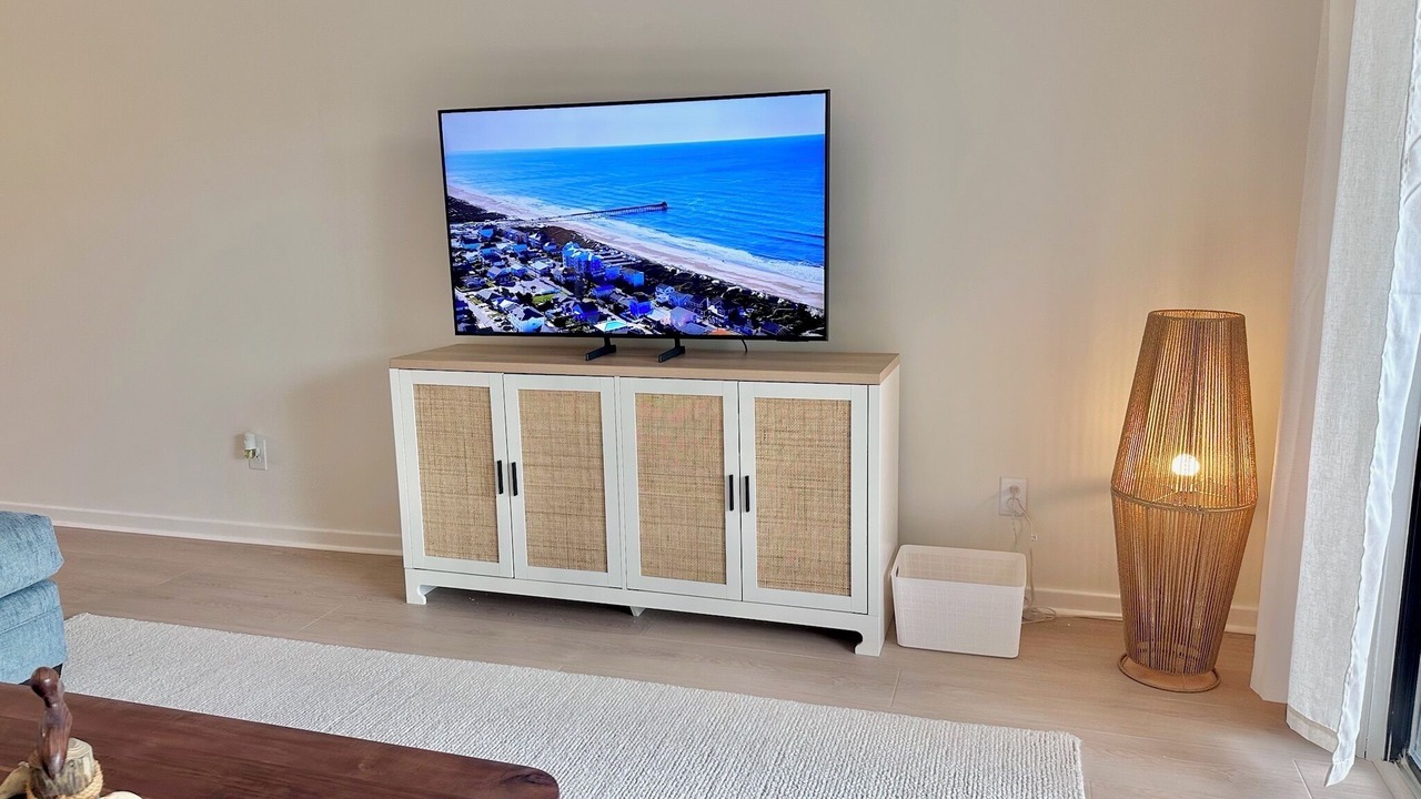 Photo of Livingroom in Pine Knoll Shores