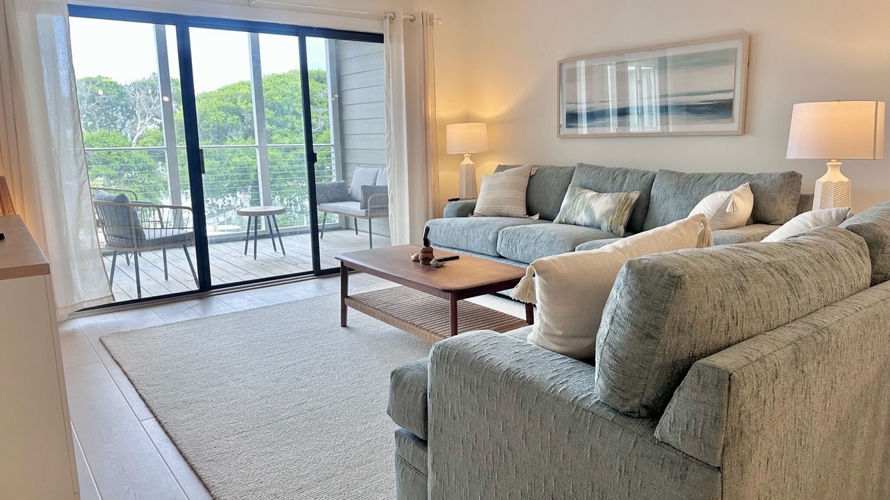 Photo of Livingroom in Pine Knoll Shores