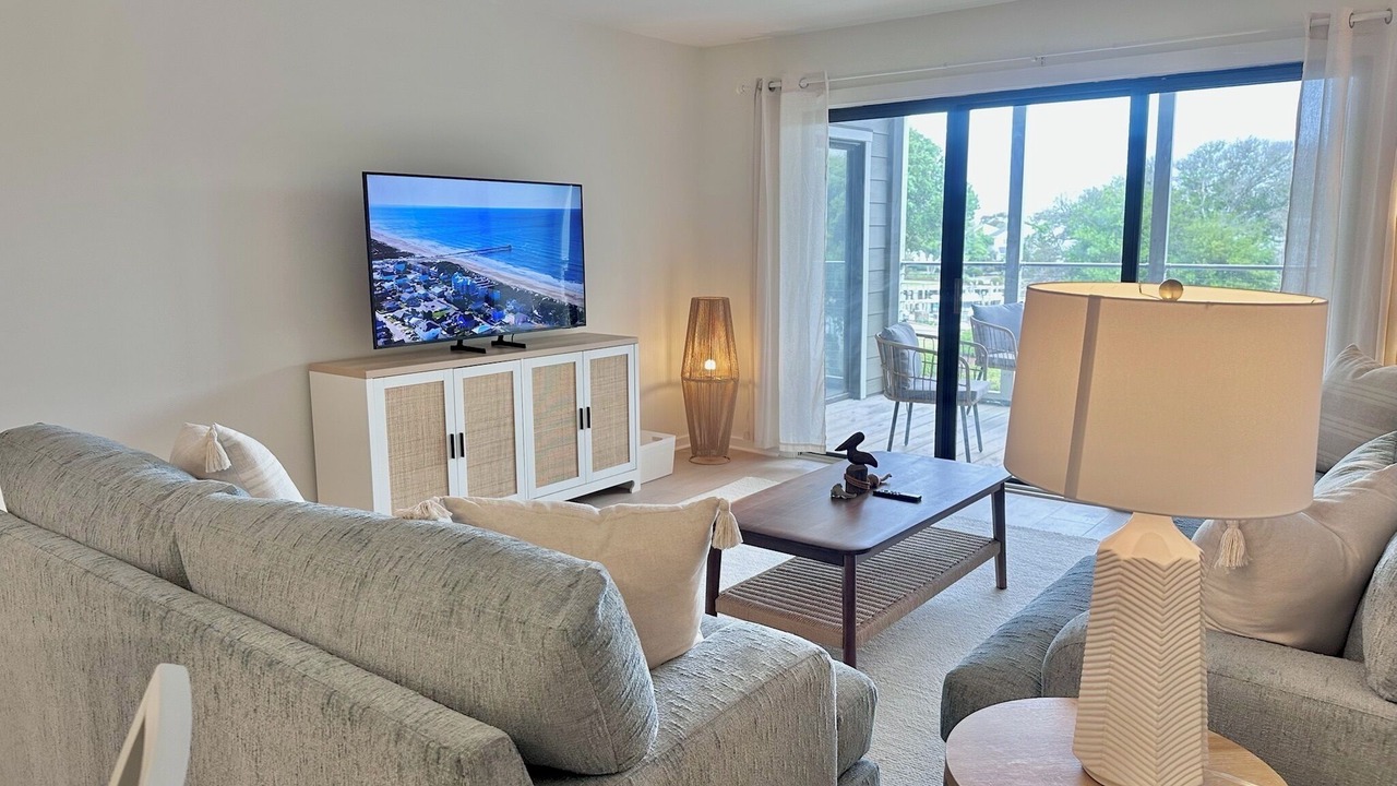 Photo of Livingroom in Pine Knoll Shores