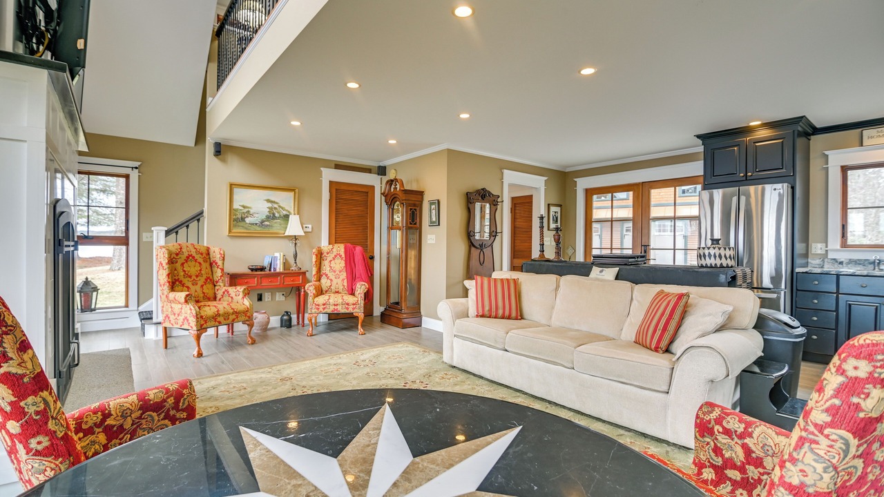 Photo of Livingroom in Eddington