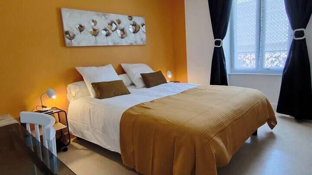 Photo of Bedroom in Saint-Amand-en-Puisaye