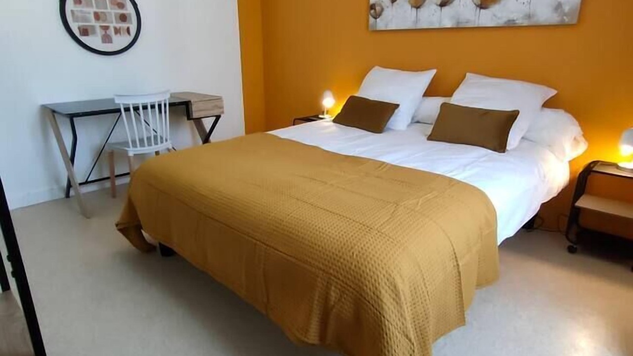 Photo of Bedroom in Saint-Amand-en-Puisaye