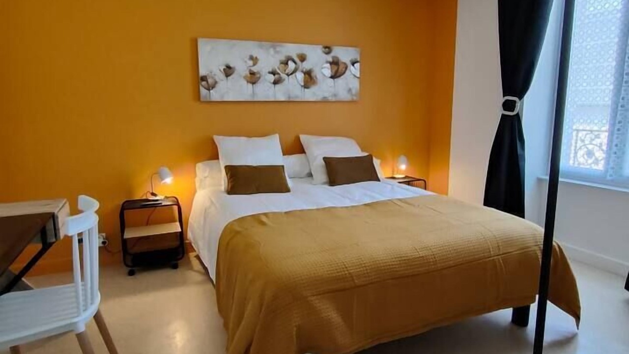 Photo of Bedroom in Saint-Amand-en-Puisaye