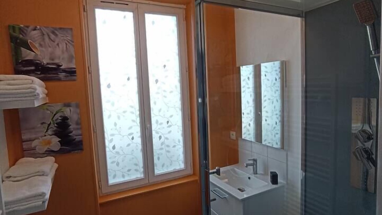 Photo of Bathroom in Saint-Amand-en-Puisaye