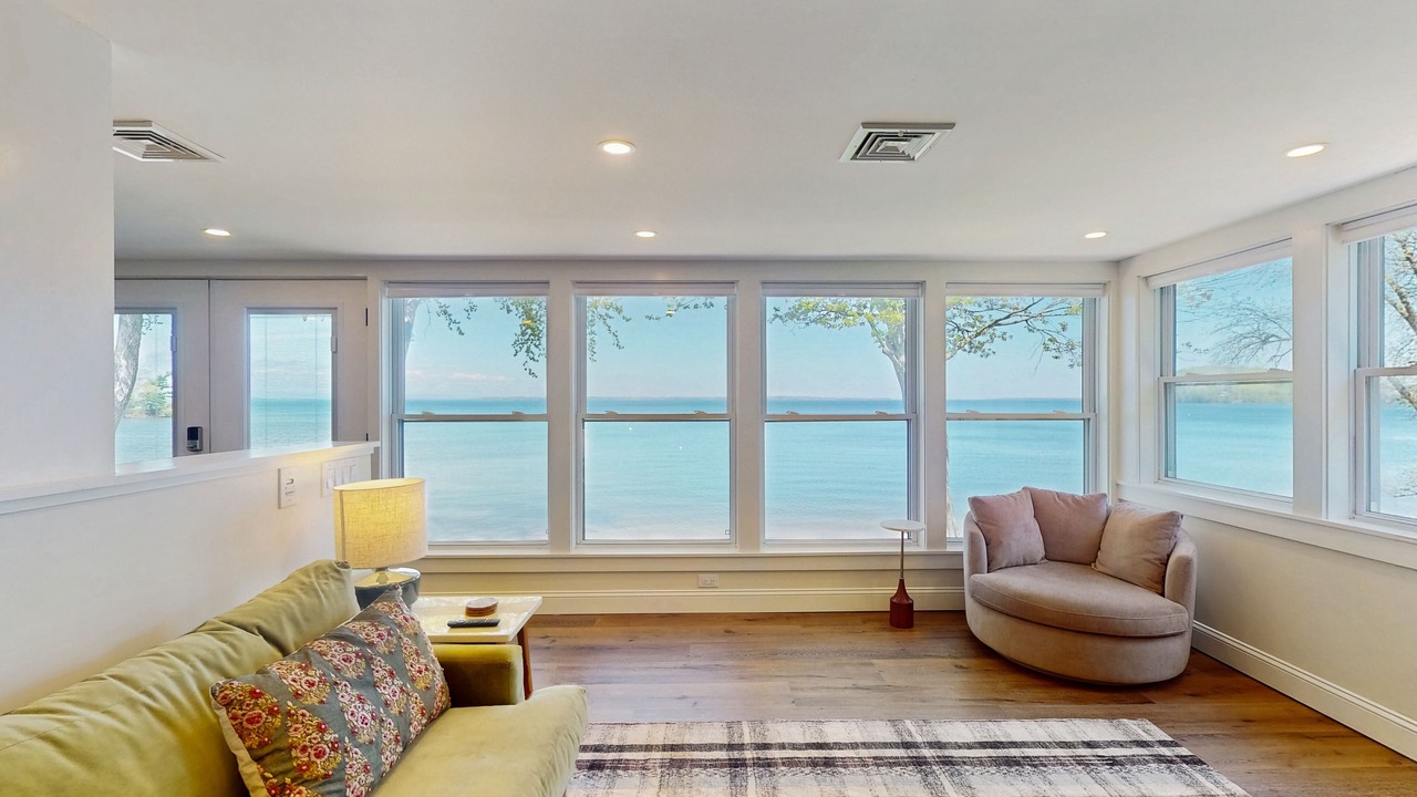 Photo of Livingroom in Malletts Bay
