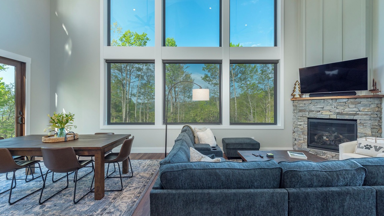 Photo of Livingroom in Old Fort