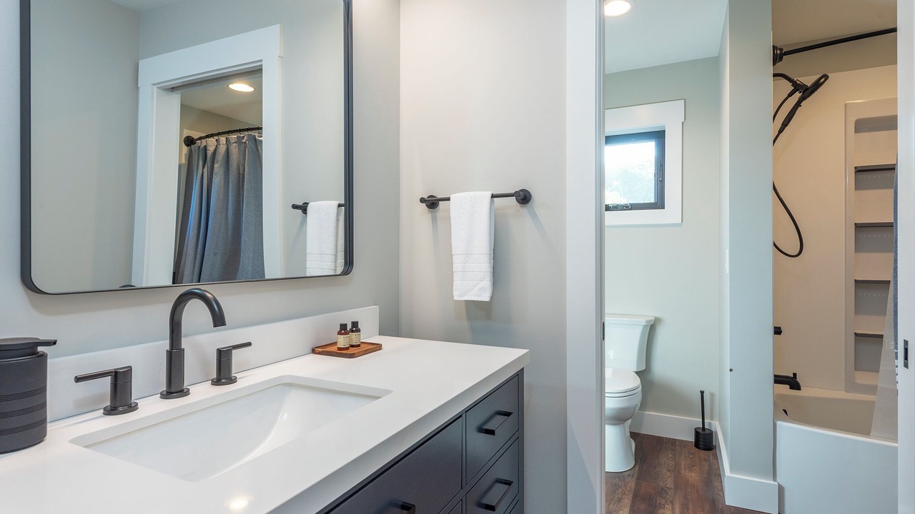 Photo of Bathroom in Old Fort