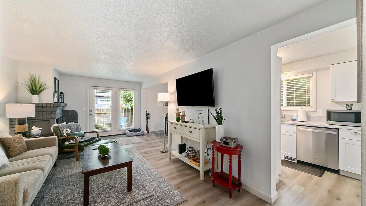 Photo of Livingroom in Depot Bench