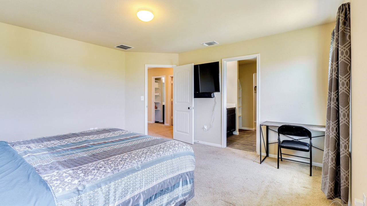 Photo of Bedroom in Manor