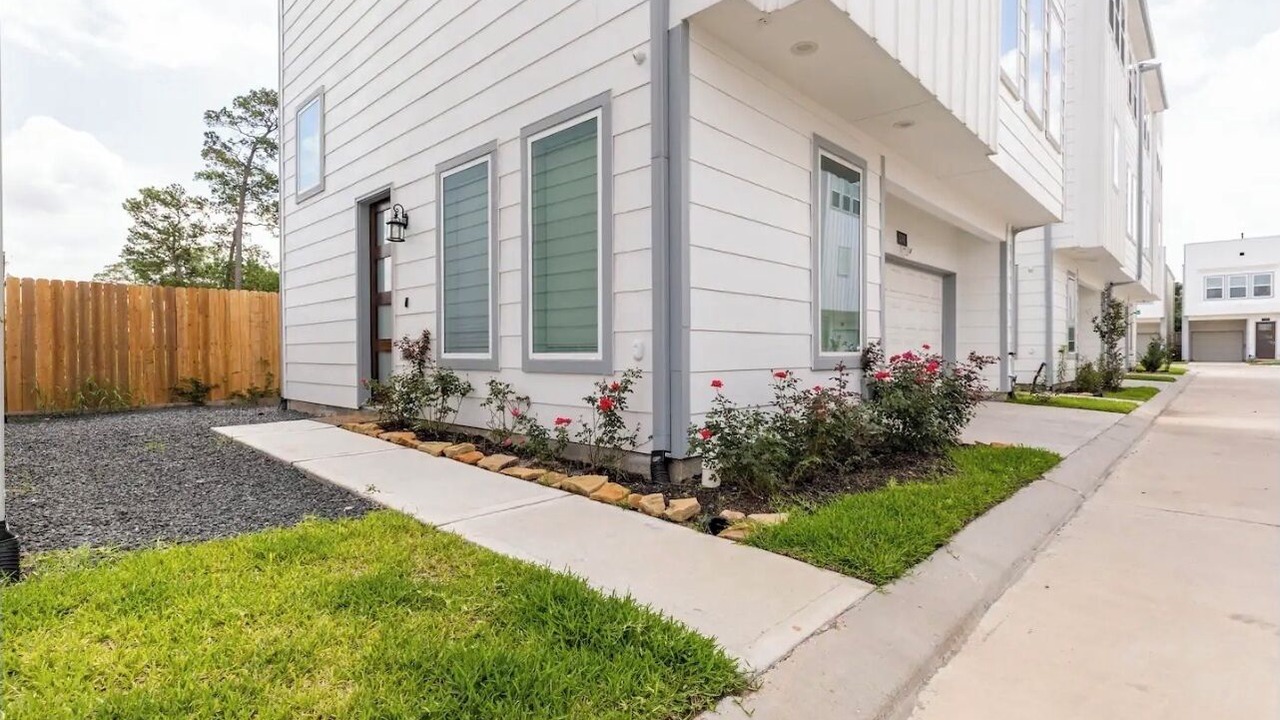 Photo of Outdoor in Spring Branch East