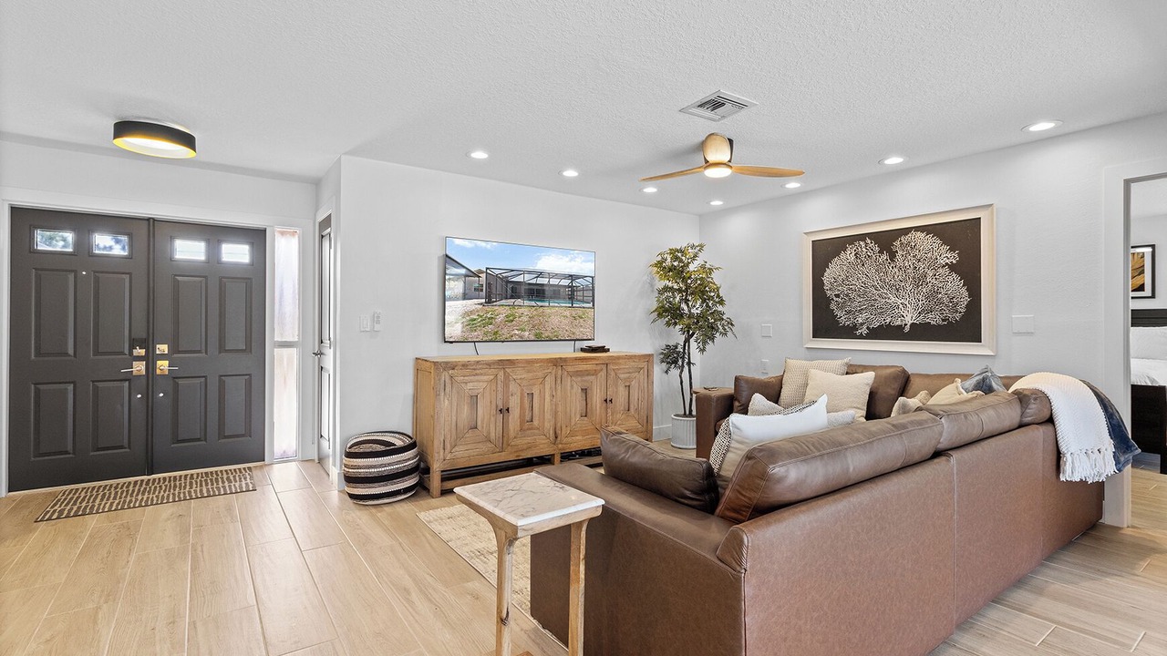 Photo of Livingroom in Indian Waters