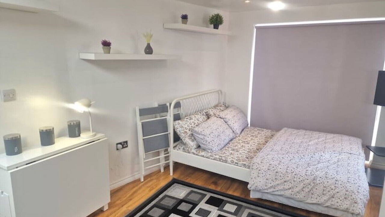 Photo of Bedroom in Kidbrooke with Hornfair