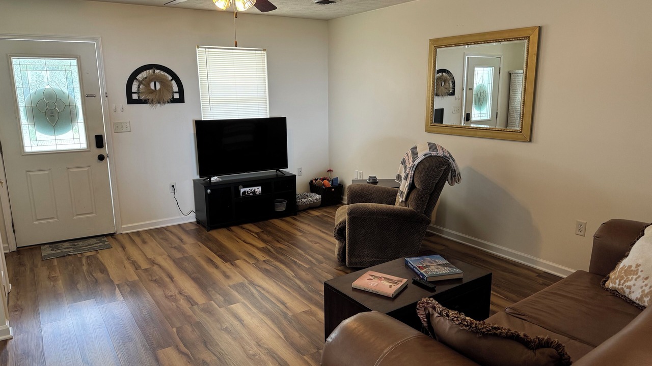 Photo of Livingroom in West City