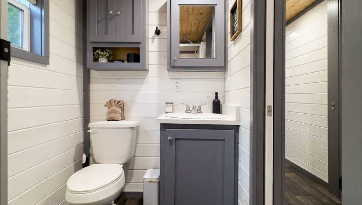 Photo of Bathroom in Canyon Lake