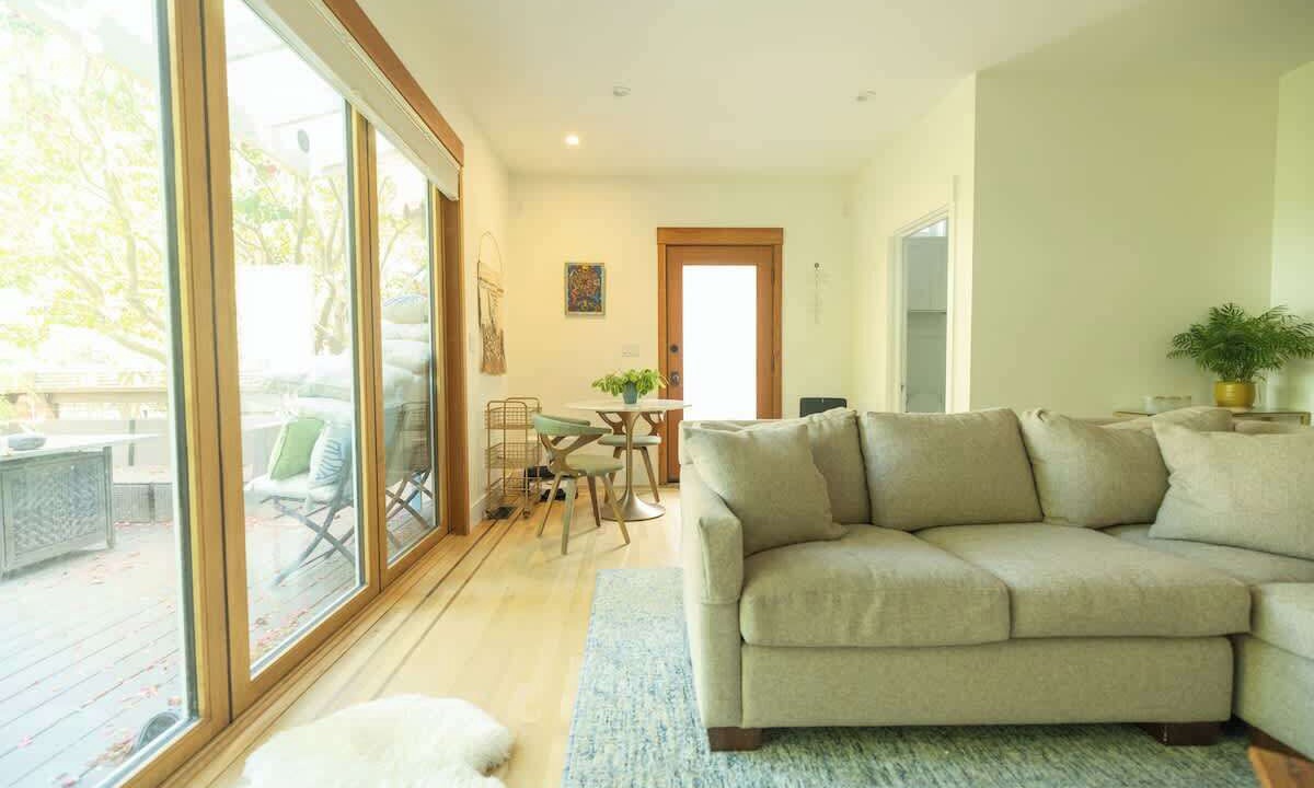 Photo of Livingroom in Upper Telegraph