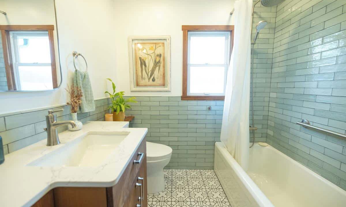 Photo of Bathroom in Upper Telegraph