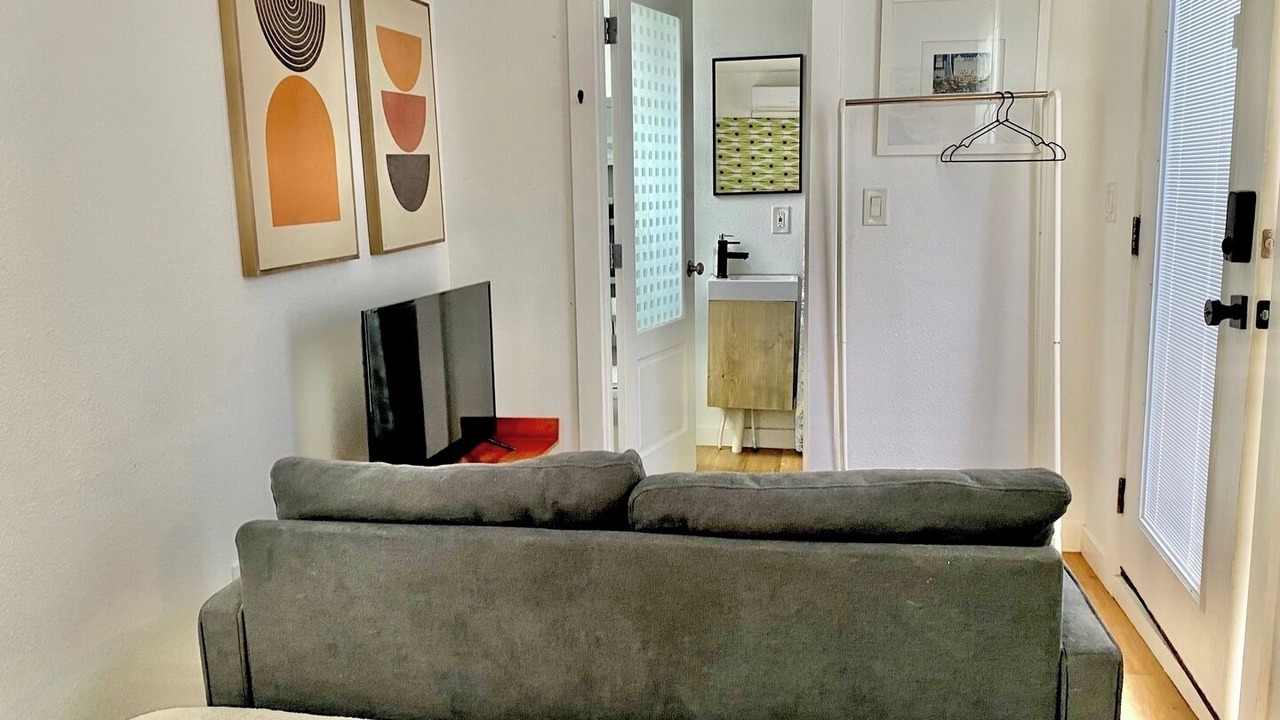 Photo of Livingroom in Montopolis