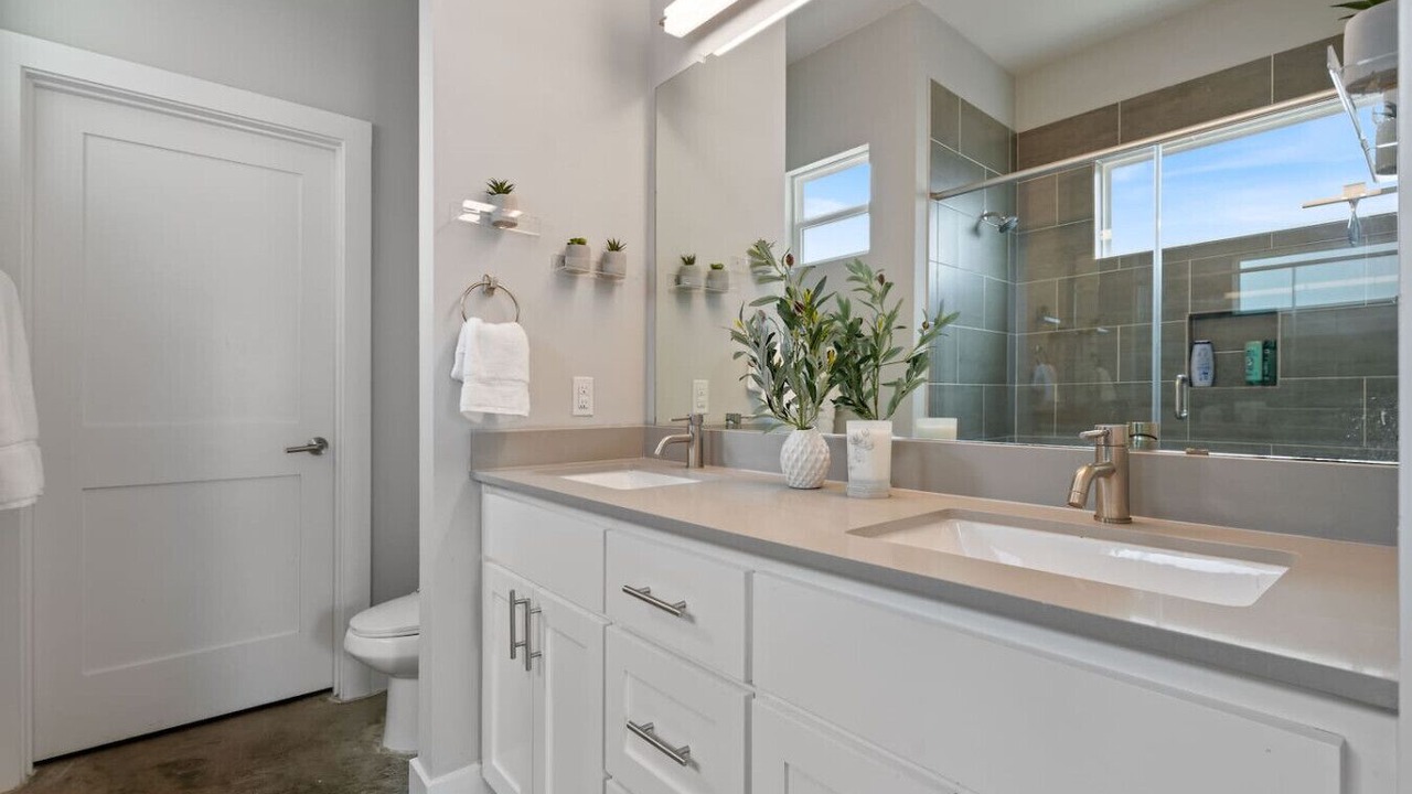 Photo of Bathroom in Montopolis