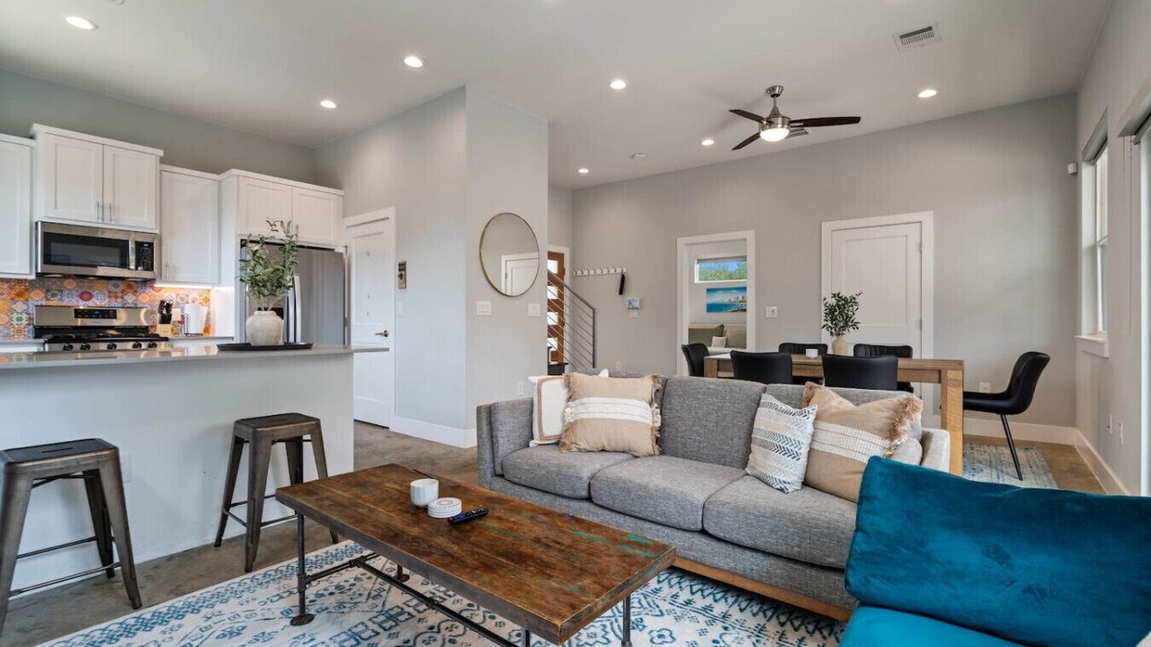 Photo of Livingroom in Montopolis