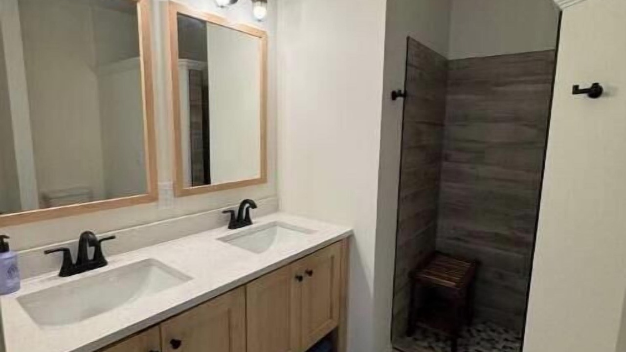 Photo of Bathroom in Kelleys Island