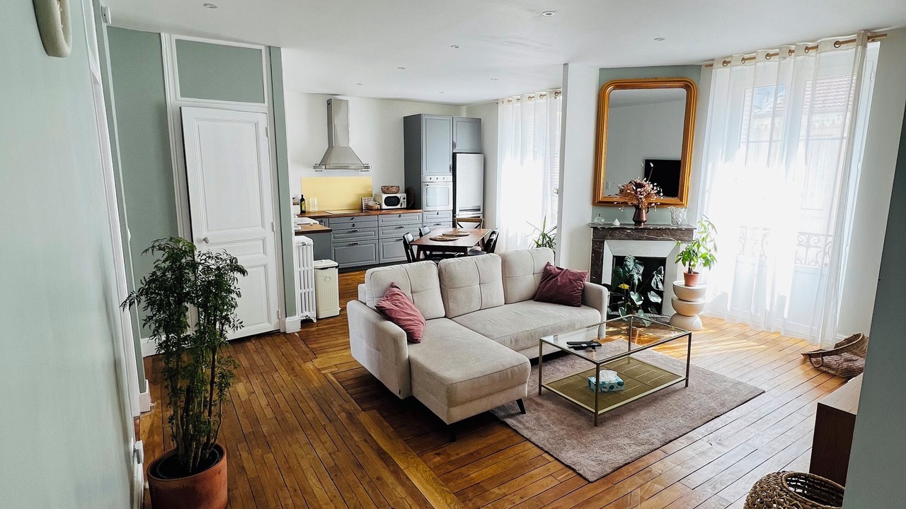 Photo of Livingroom in Poincare - Foch - Anatole France - Croix de Bourgogne