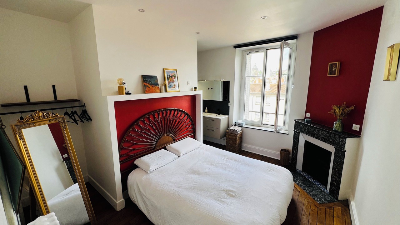 Photo of Bedroom in Poincare - Foch - Anatole France - Croix de Bourgogne