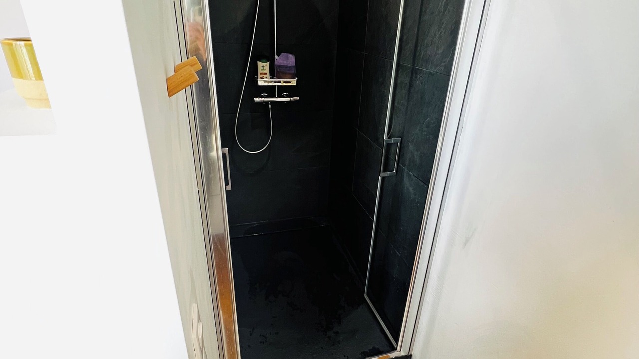 Photo of Bathroom in Poincare - Foch - Anatole France - Croix de Bourgogne