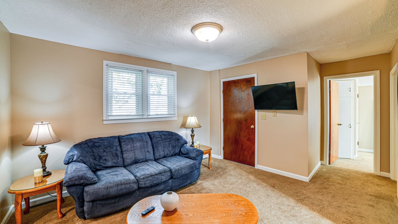Photo of Livingroom in Munsons Corners