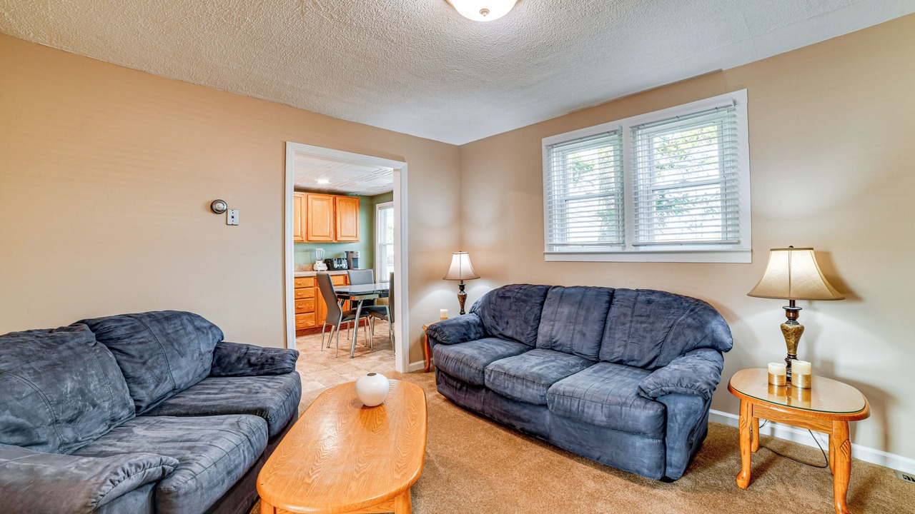 Photo of Livingroom in Munsons Corners