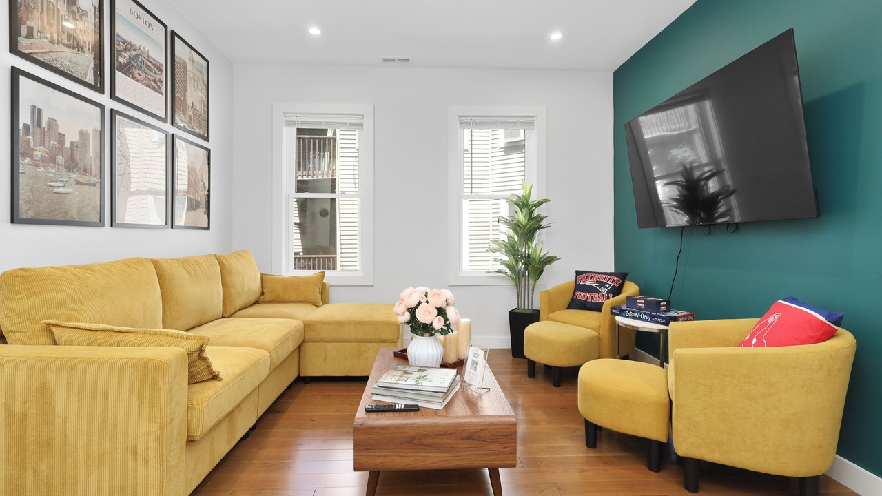 Photo of Livingroom in East Somerville