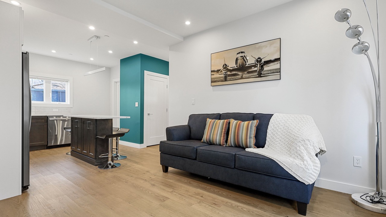 Photo of Livingroom in East Somerville