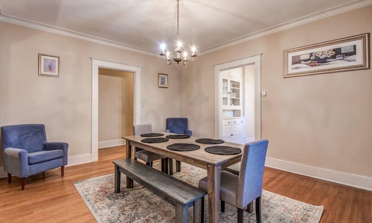 Photo of Livingroom in Evergreen