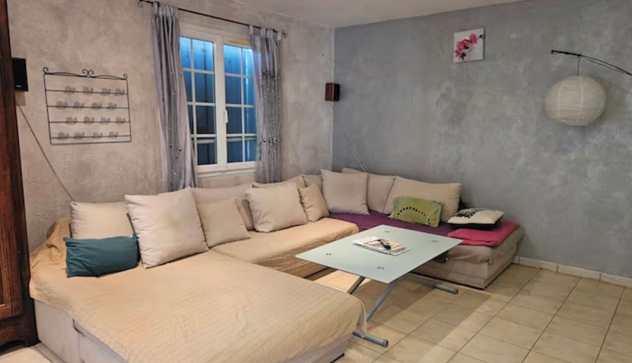 Photo of Livingroom in Saint-Julien-en-Saint-Alban