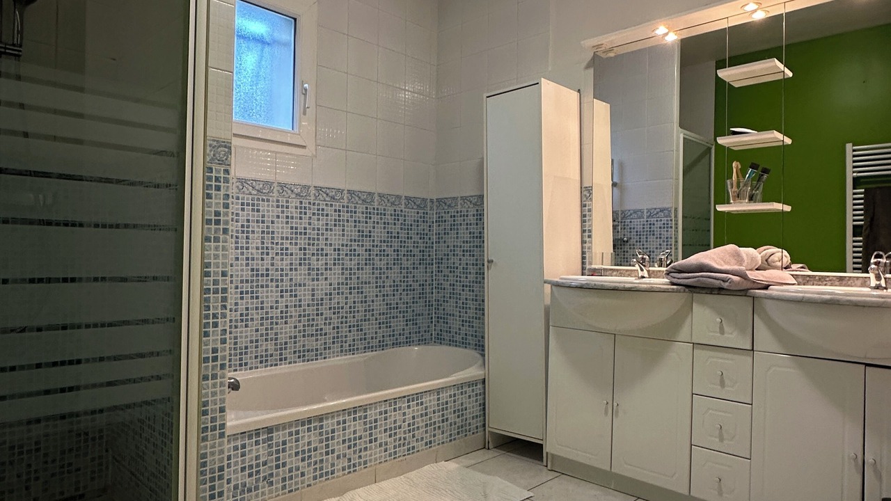 Photo of Bathroom in Saint-Julien-en-Saint-Alban