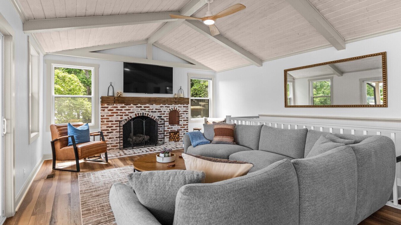 Photo of Livingroom in Hardwick