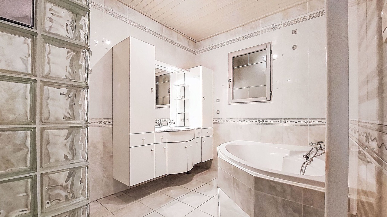 Photo of Bathroom in La Gueriniere