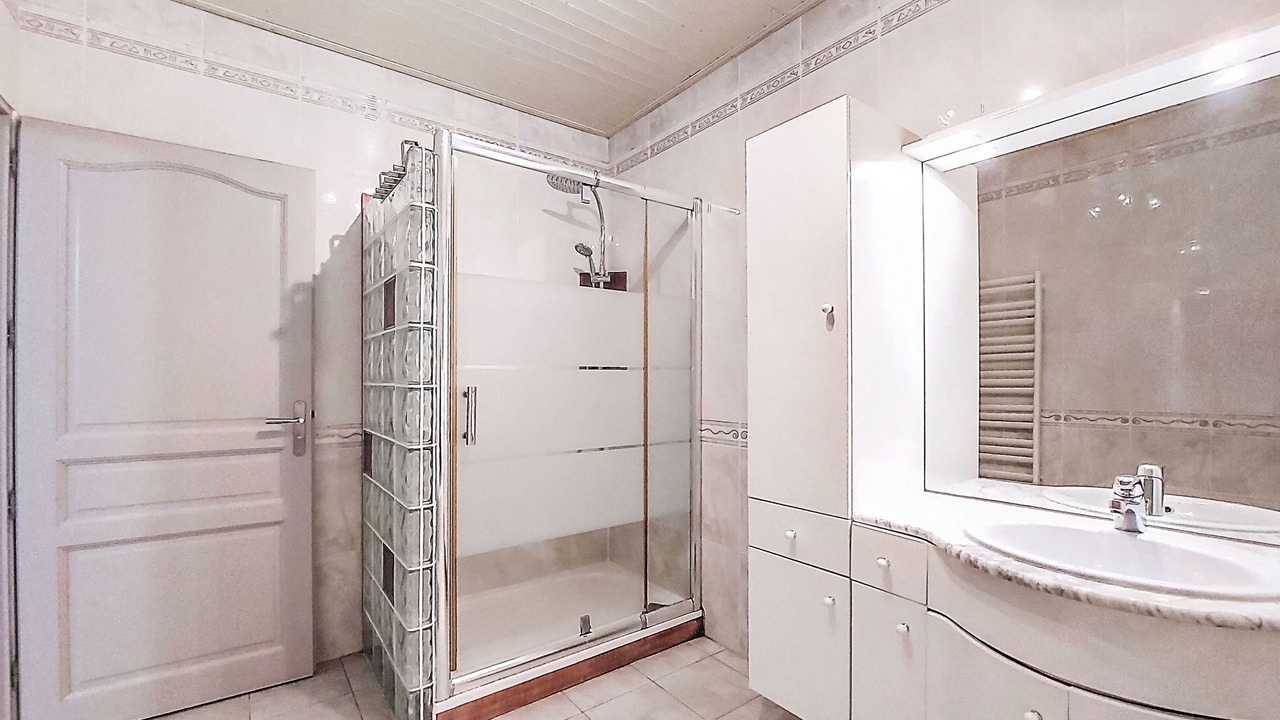 Photo of Bathroom in La Gueriniere