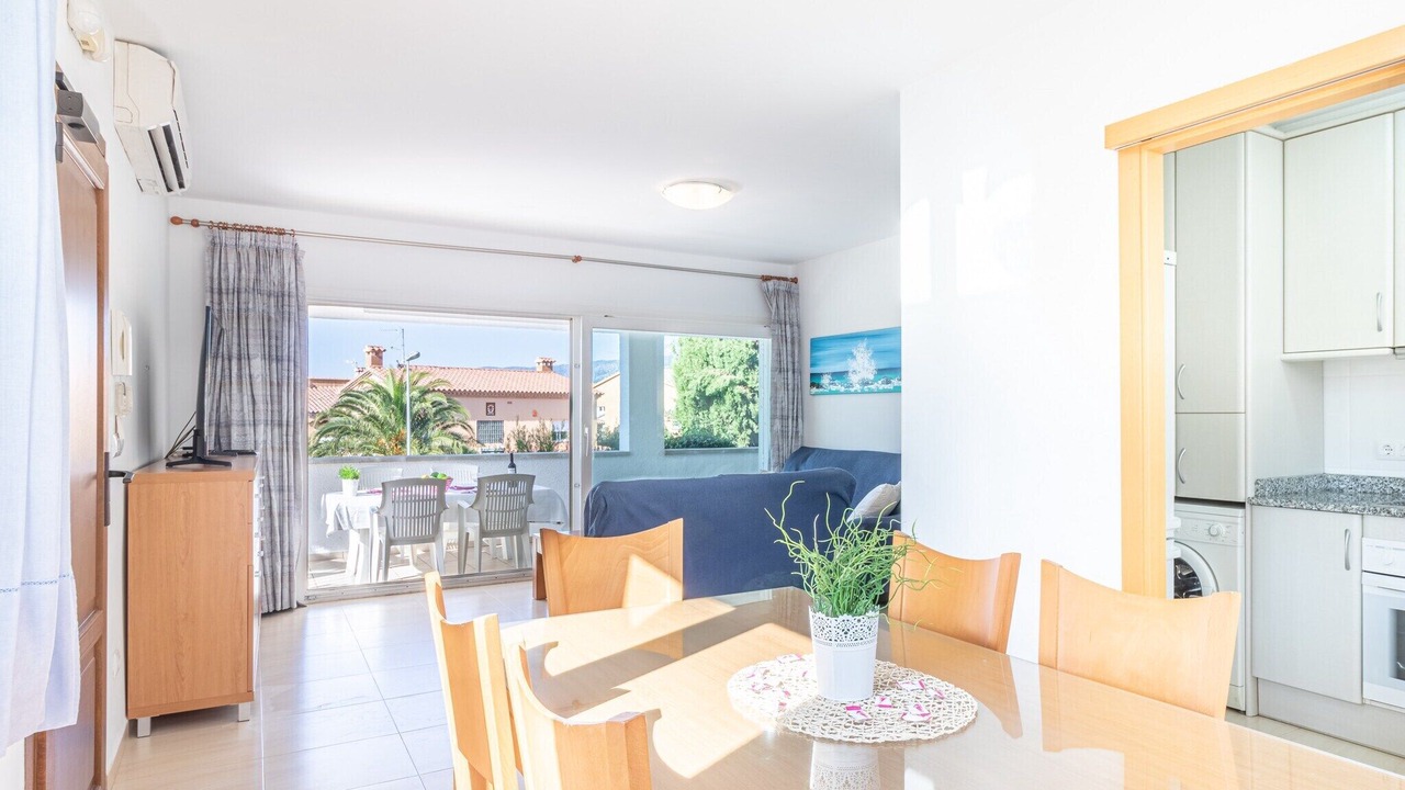 Photo of Livingroom in Roses Town Center