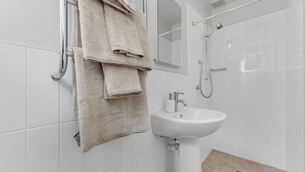 Photo of Bathroom in Narrow Neck